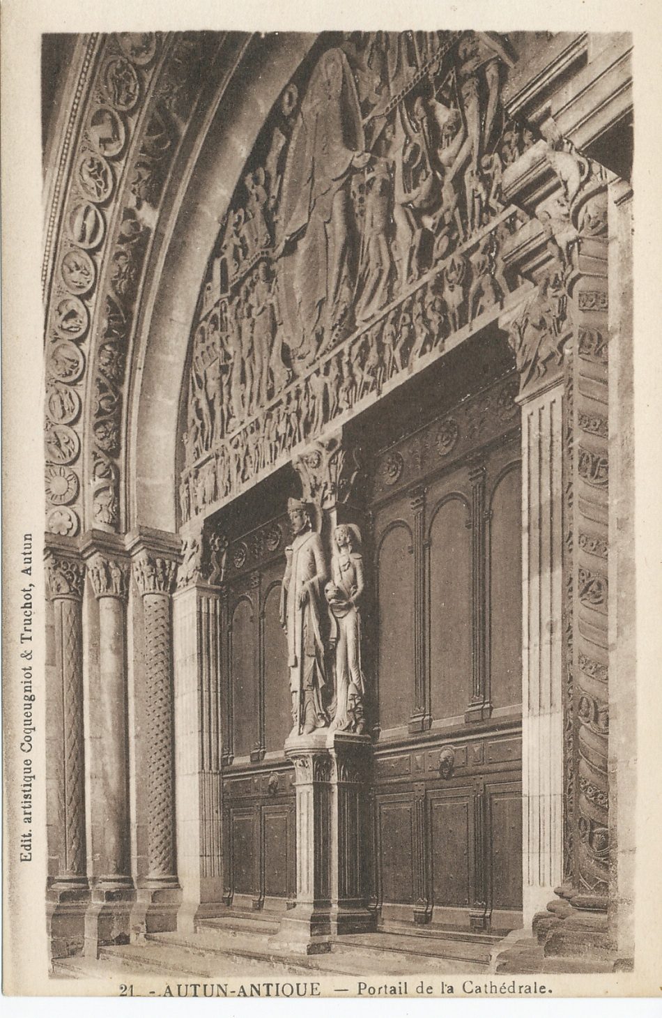 Autun antique. Portail de la cathédrale.