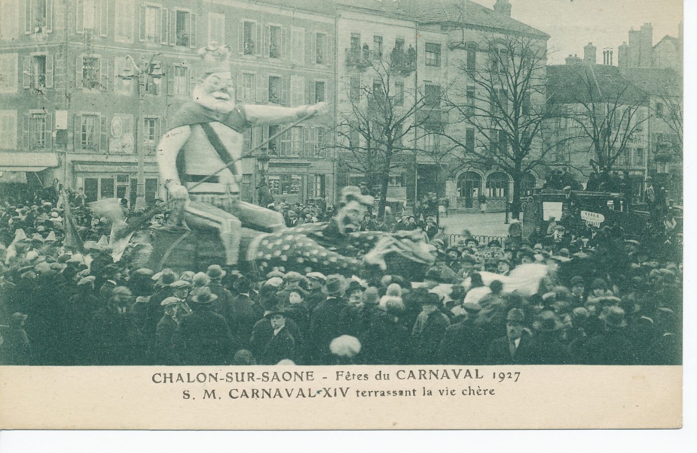Chalon-sur-Saône. Fêtes du Carnaval 1927. S.M carnaval XIV terrassant la vie chère.