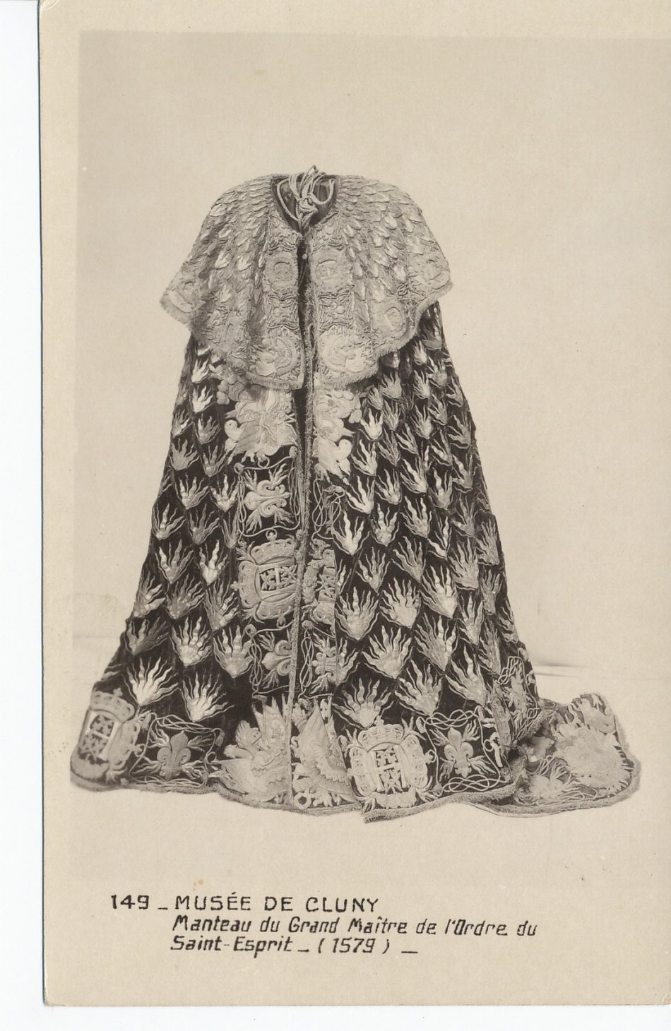 Musée de Cluny. Manteau du grand maître de l'ordre du Saint-Esprit.