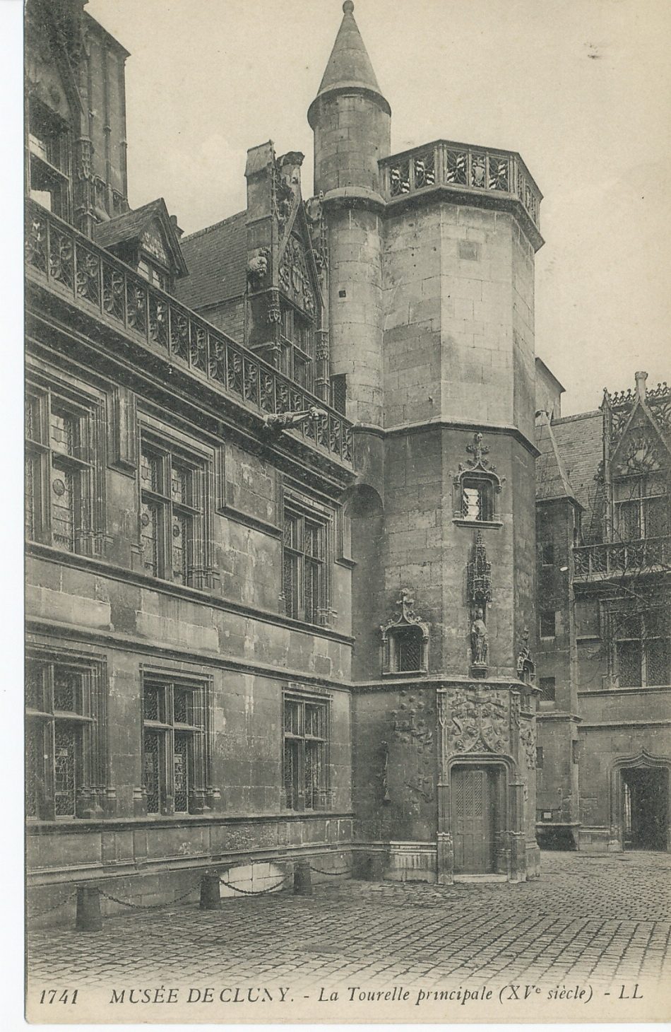 Musée de Cluny. La tourelle principale (XVe s.).