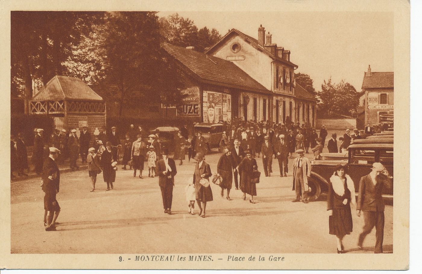 Montceau-les-Mines. Place de la Gare.