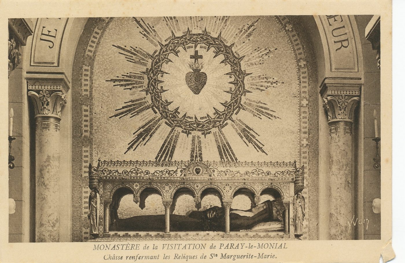 Monastère de la Visitation de Paray-le-Monial. Châsse renfermant les reliques de sainte Marguerite-Marie.