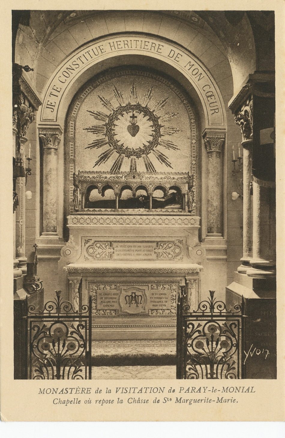 Monastère de la Visitation de Paray-le-Monial. Chapelle où repose la châsse de sainte Marguerite-Marie.