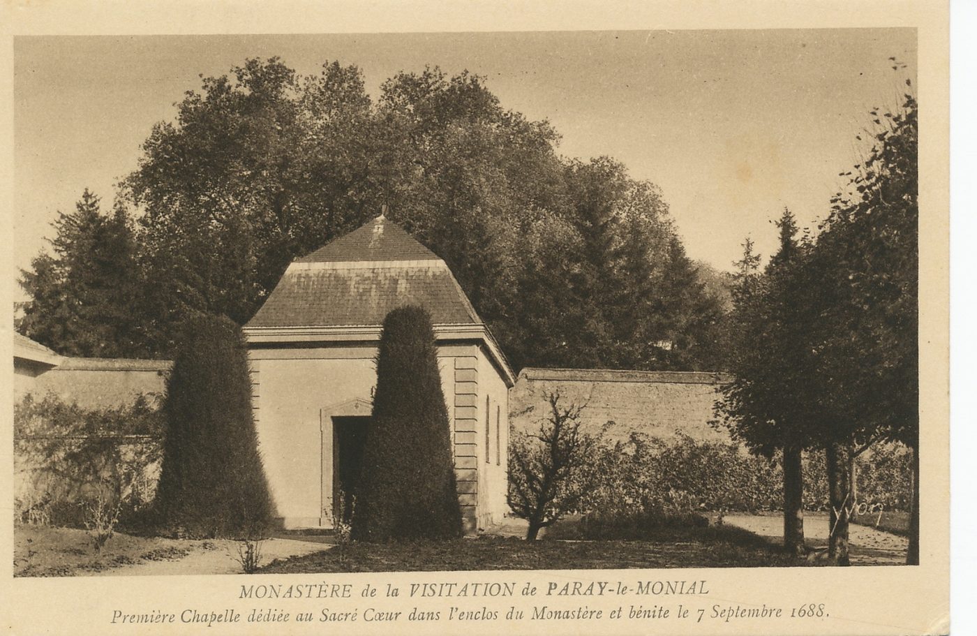 Monastère de la Visitation de Paray-le-Monial. Première chapelle dédiée au Sacré-Coeur dans l'enclos du monastère et bénite le 7 septembre 1688.