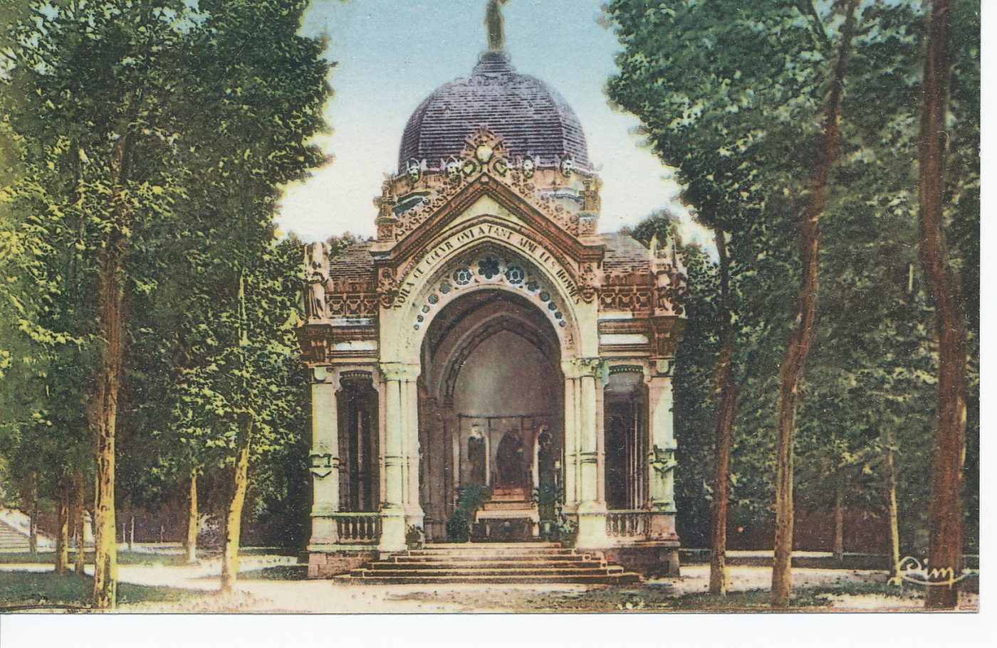 Paray-le-Monial. Le dôme (enclos des chapelains).