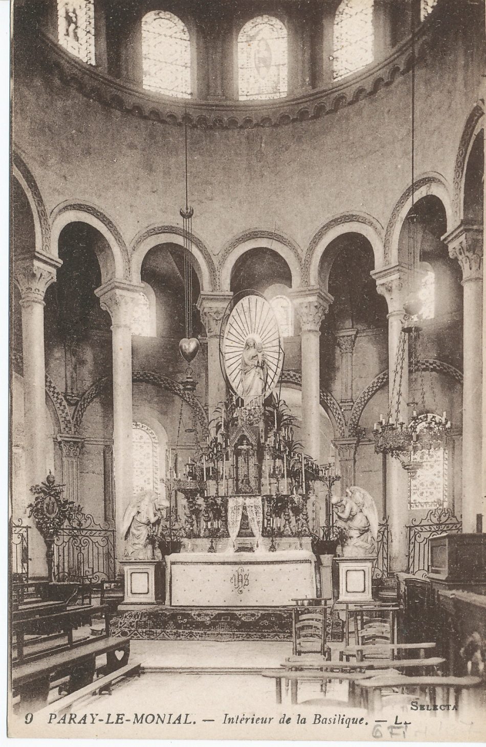 Paray-le-Monial. Intérieur de la basilique.