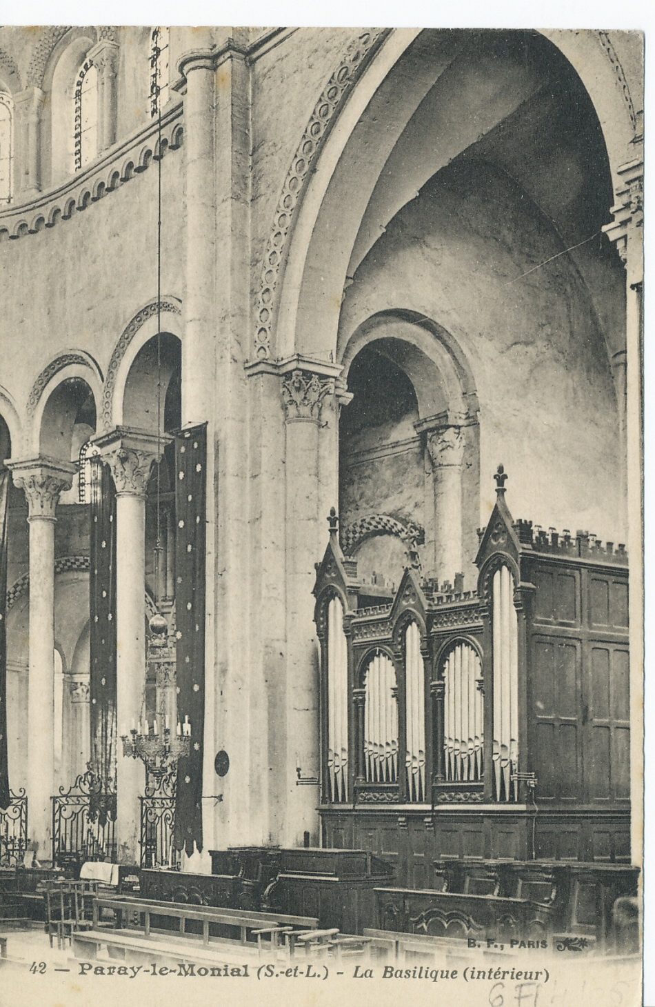 Paray-le-Monial. La basilique (intérieur).