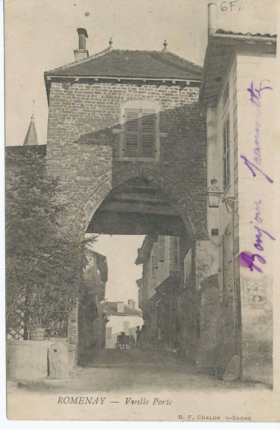 Romenay. Vieille porte.