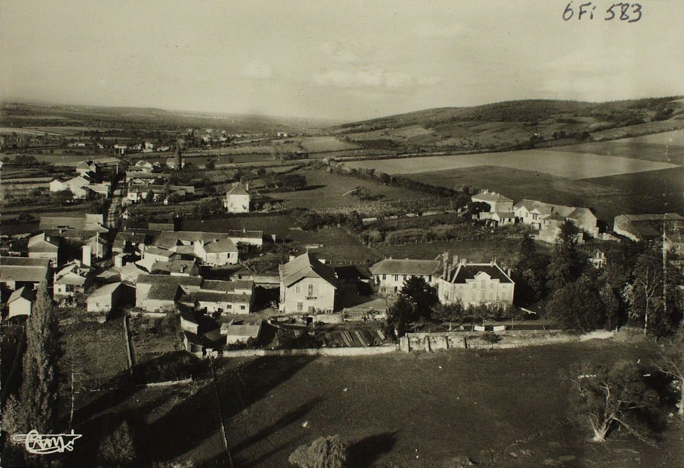 Toury. Vue panoramique aérienne.