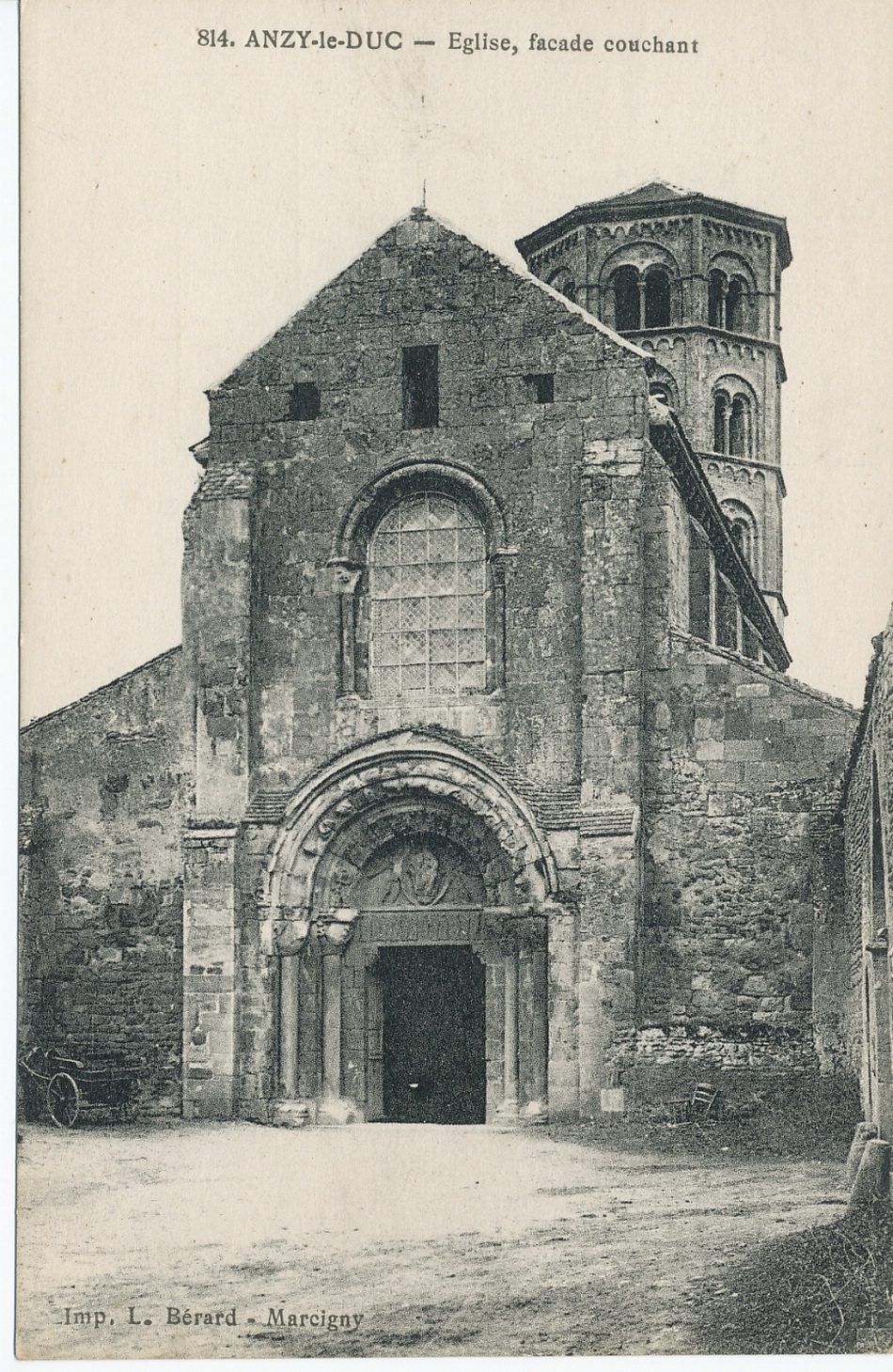 Anzy-le-Duc. Eglise, façade couchant.