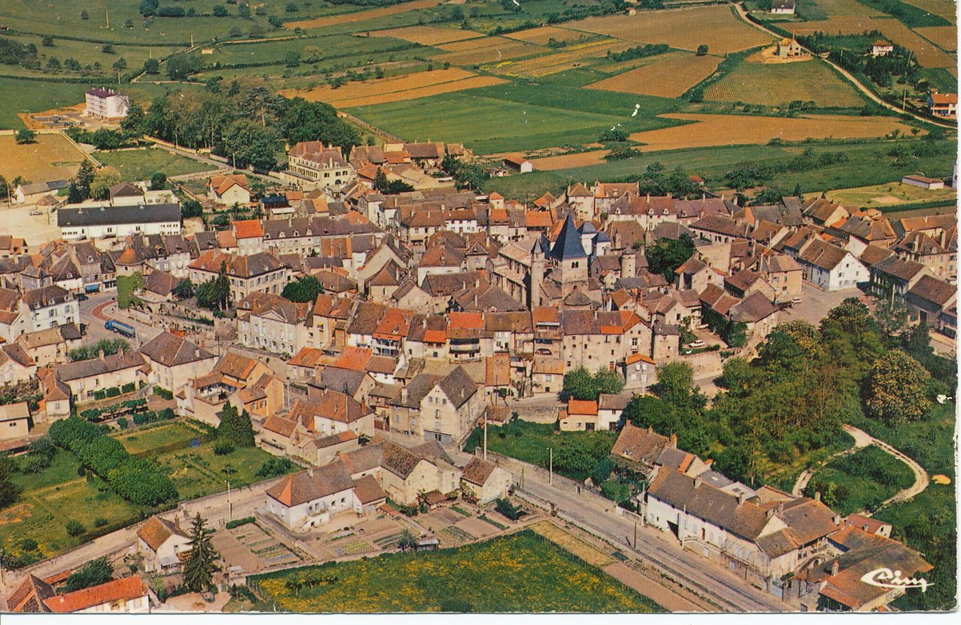 Buxy. Vue générale aérienne.