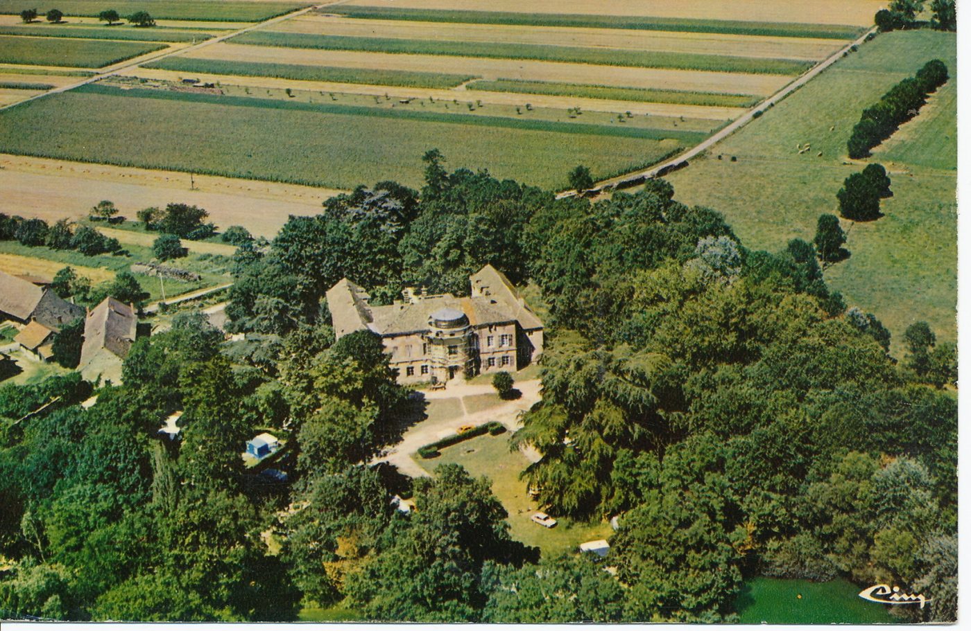 Gigny-sur-Saône. Château de l'Epervière (XVIe, XVIIIe s.) et le camping.