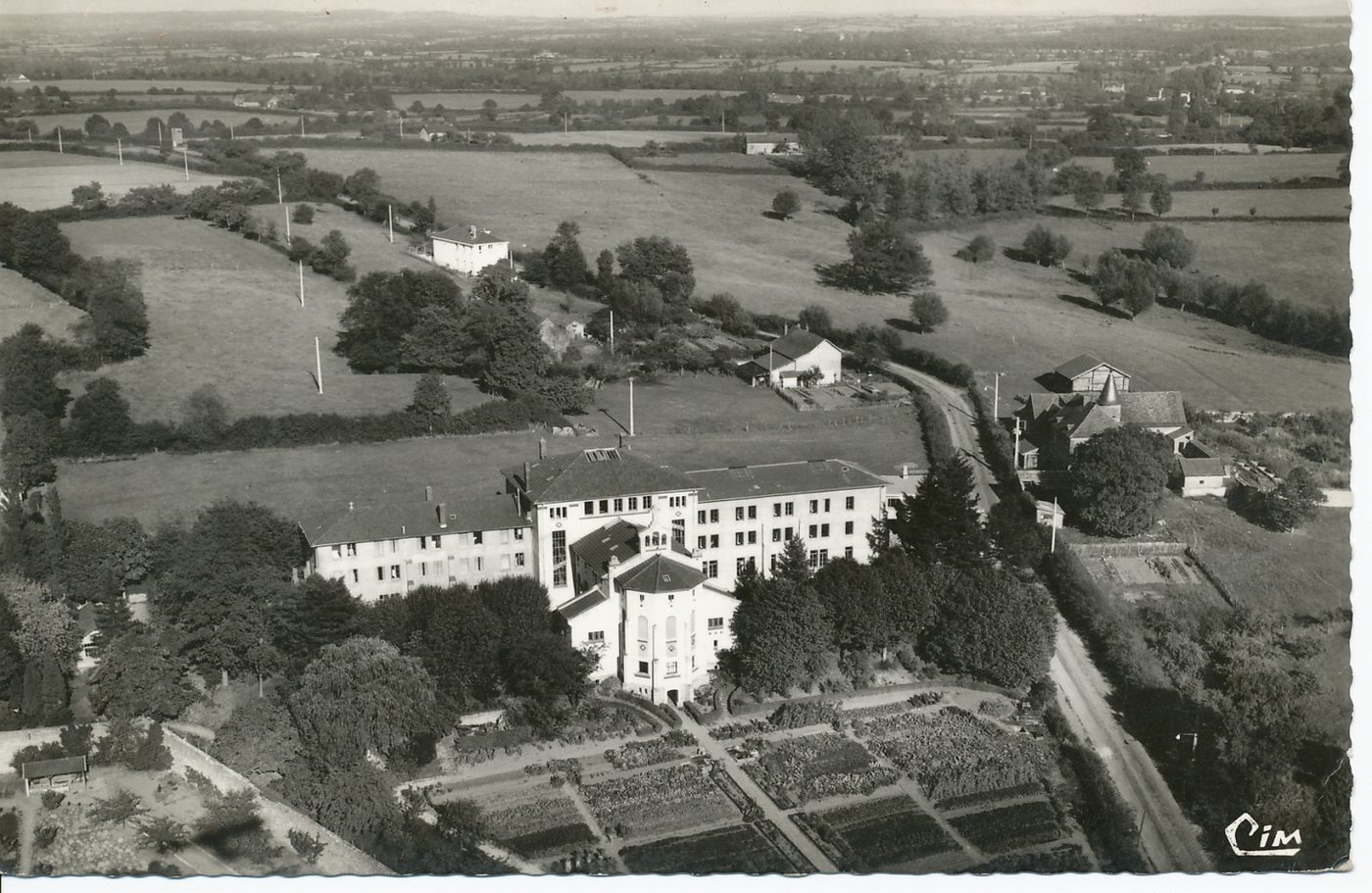 Paray-le-Monial. Couvent de Bethléem. Vue aérienne.