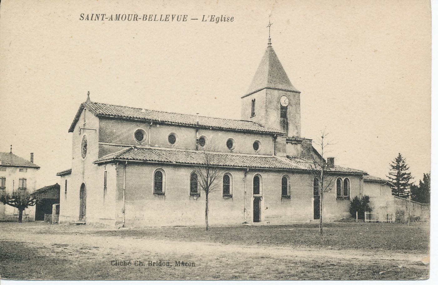 Saint-Amour-Bellevue. L'église.