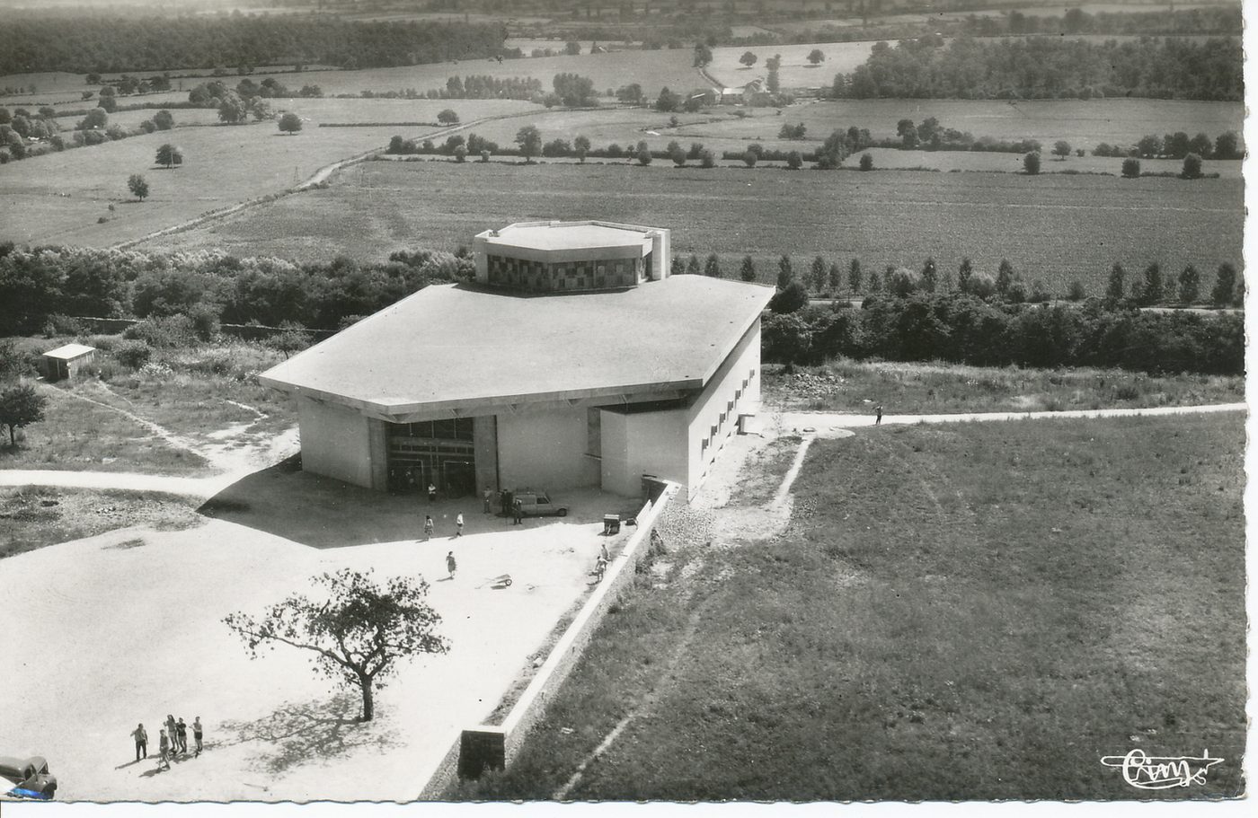 Taizé. Eglise de la Réconciliation. Vue aérienne.