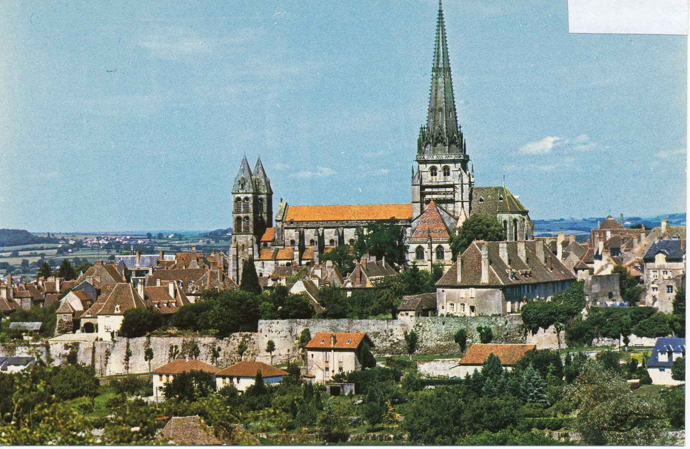Autun. Vue générale sur la cathédrale Saint-Lazare.