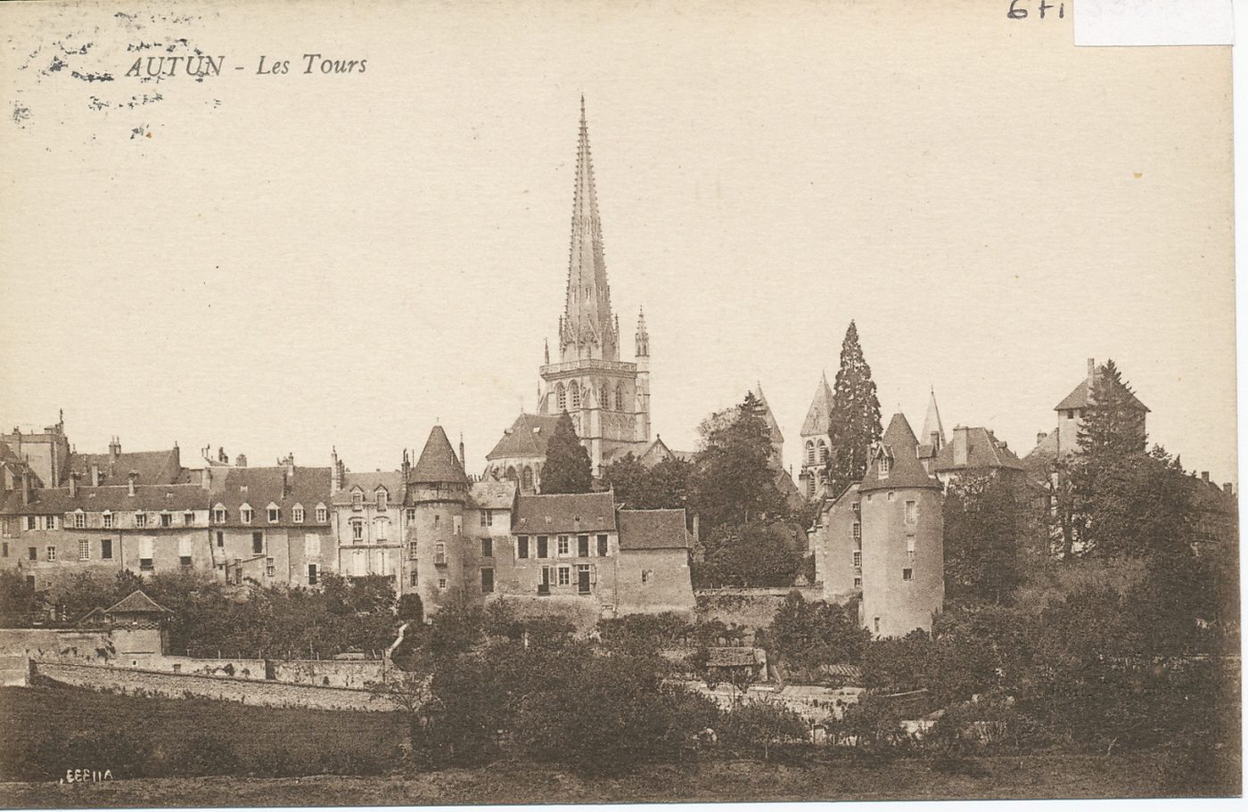 Autun. Les tours.