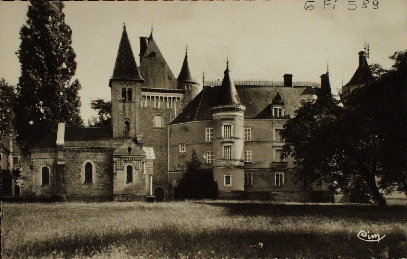 La Bourgogne historique et monumentale. Château de Bresse-sur-Grosne. Bâti par Simon de Bresse, vers 1300, appartint, du XIVe s. au XVIIe s., à l'abbaye de la Ferté, à qui il avait été engagé. Depuis 1880, à la famille de Murard de Saint-Romain.