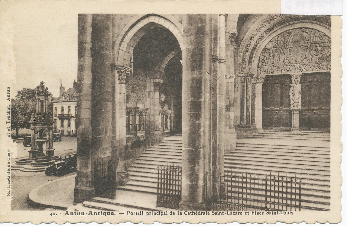 Autun antique. Portail principal de la cathédrale Saint-Lazare et place Saint-Louis.