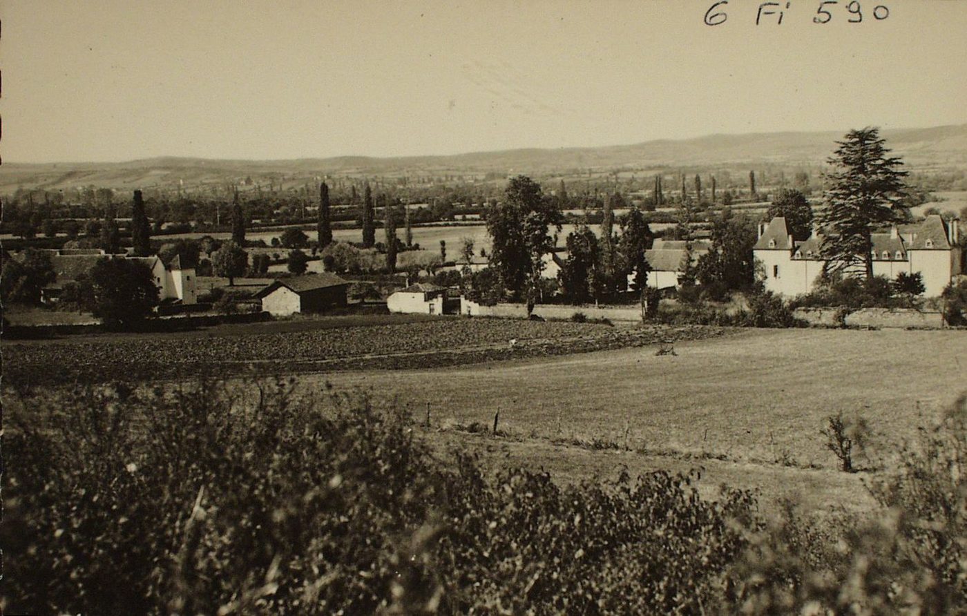 Bresse-sur-Grosne. Hameau de Colombier et vallée de la Grosne.