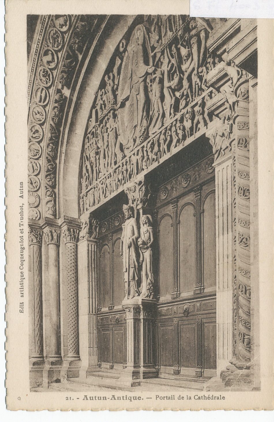 Autun antique. Portail de la cathédrale.