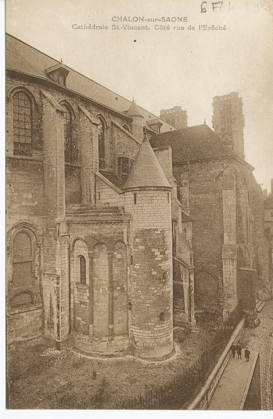 Chalon-sur-Saône. Cathédrale Saint-Vincent. Côté rue de l'Evêché.