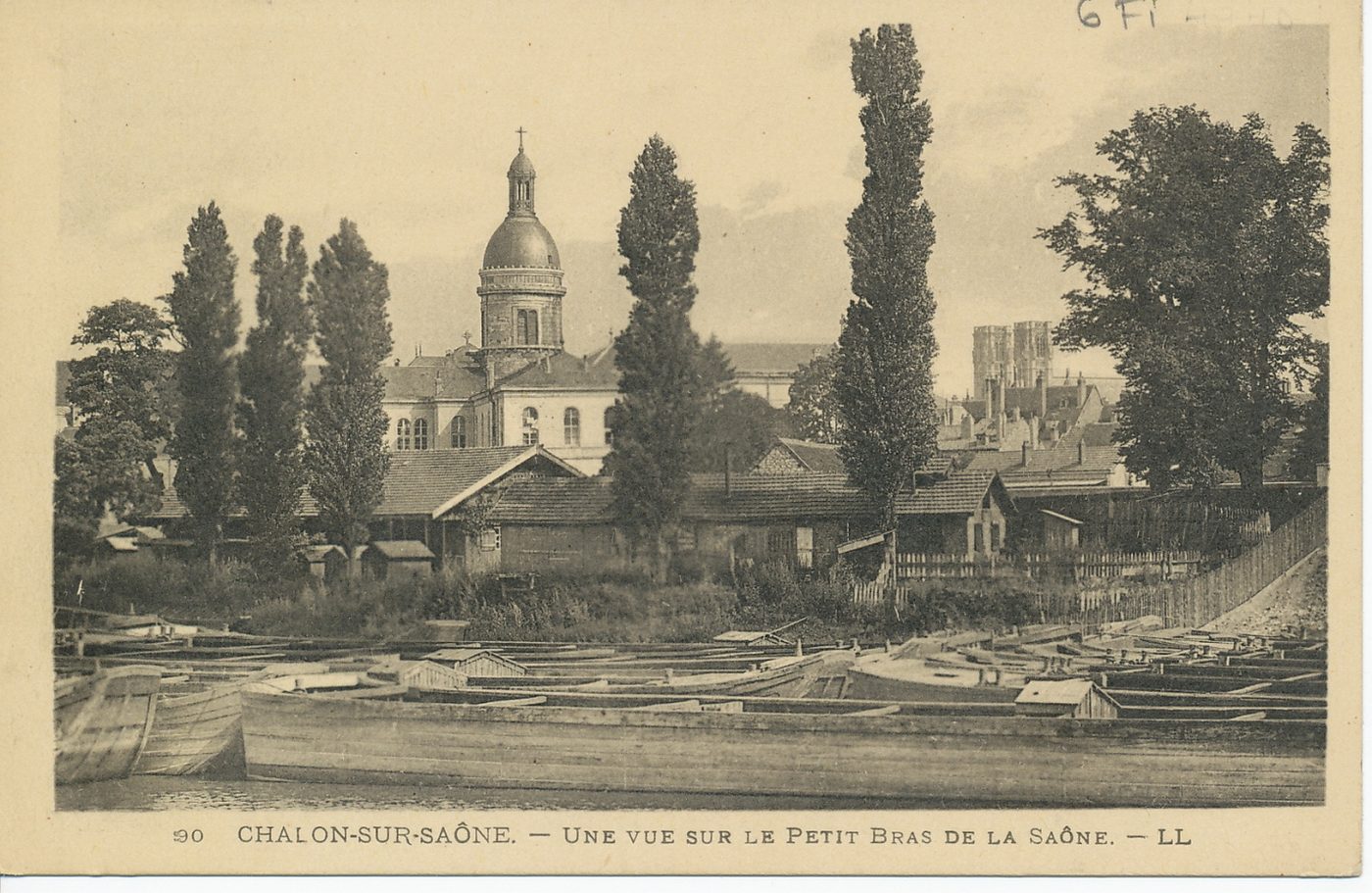 Chalon-sur-Saône. Une vue sur le petit bras de la Saône.