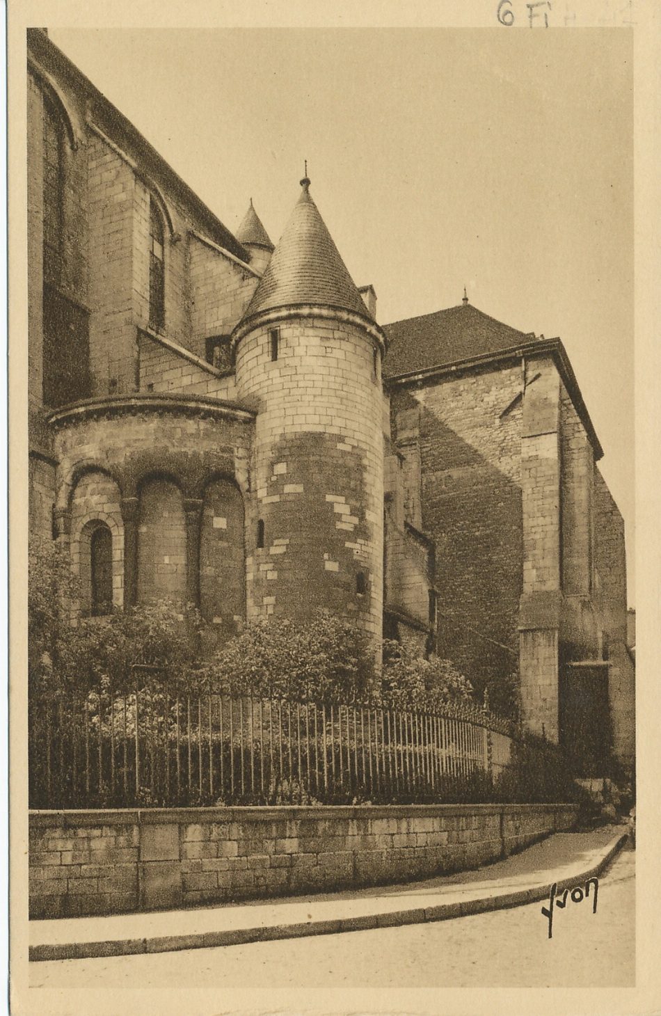 Chalon-sur-Saône. Abside de l'église Saint-Vincent, ancienne cahédrale.