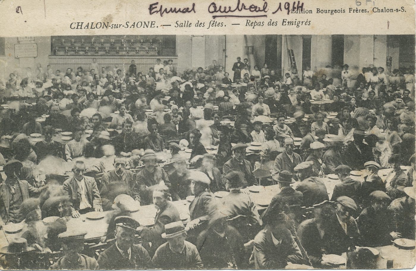 Chalon-sur-Saône. Salle des fêtes. Repas des émigrés.