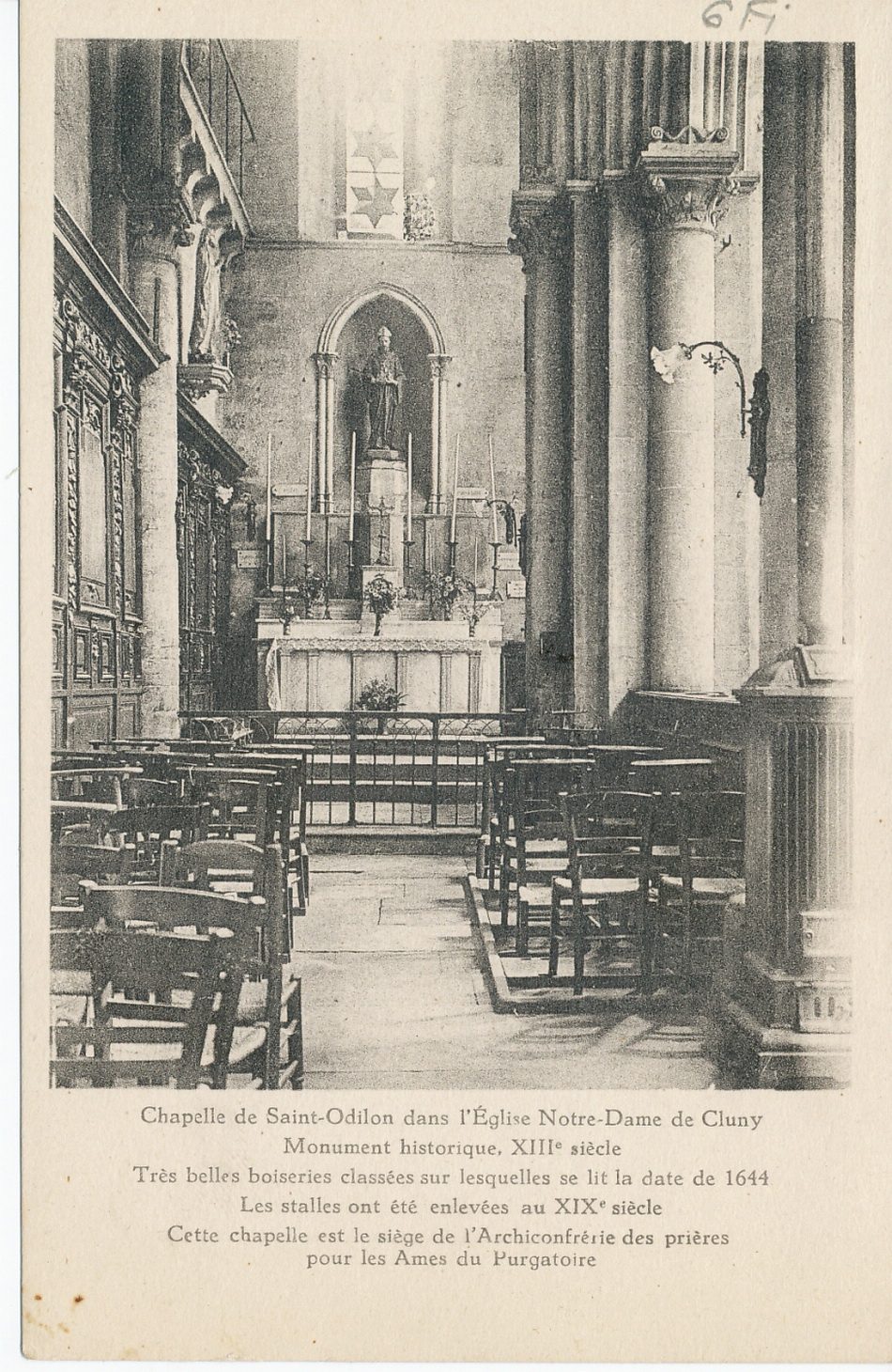 Chapelle de Saint-Odilon dans l'église Notre-Dame de Cluny. Monument historique XIIIe s. Très belles boiseries classées sur lesquelles se lit la date de 1644. Les stalles ont été enlevées au XIXe s. Cette chapelle est le siège de l'archiconfrérie des prières pour les âmes du Purgatoire.
