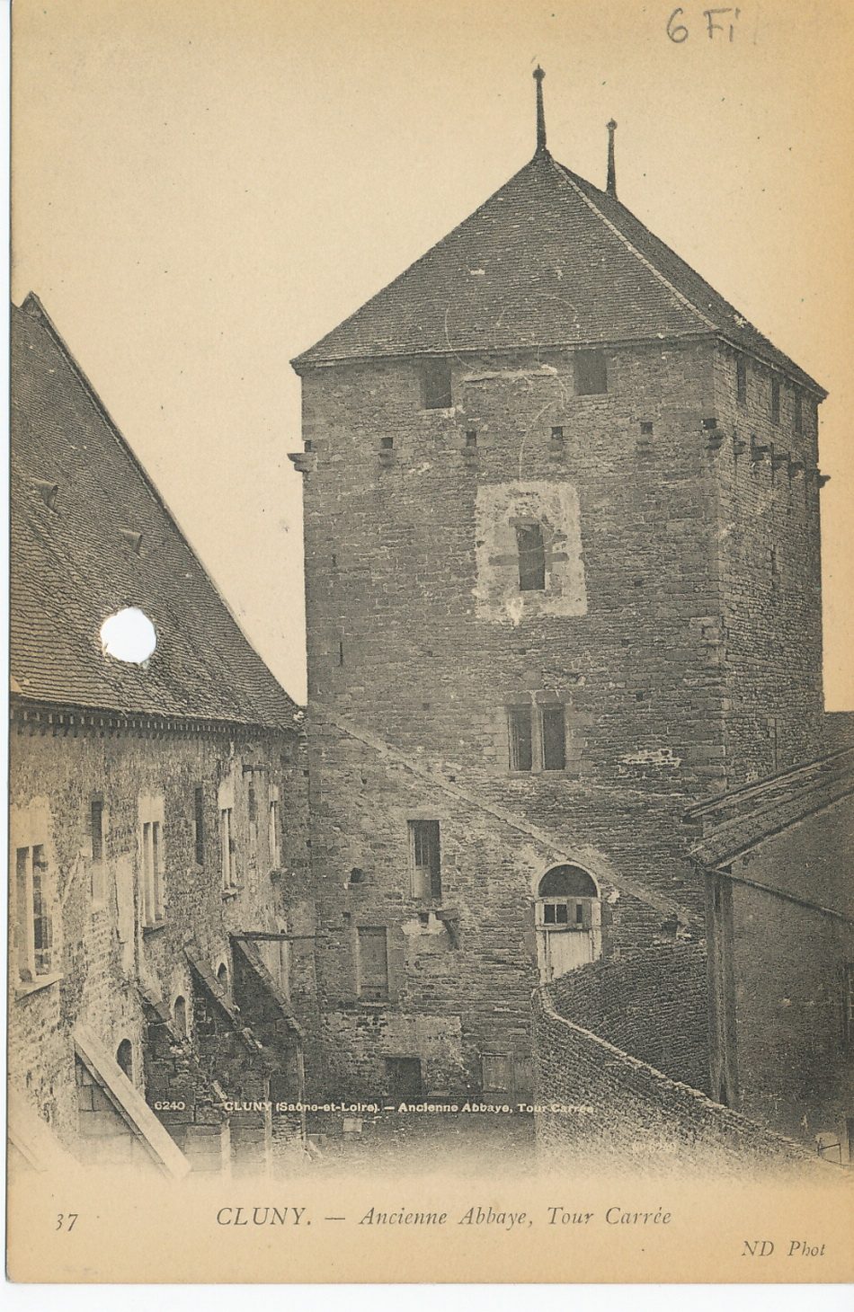 Cluny. Ancienne abbaye. Tour Carrée.