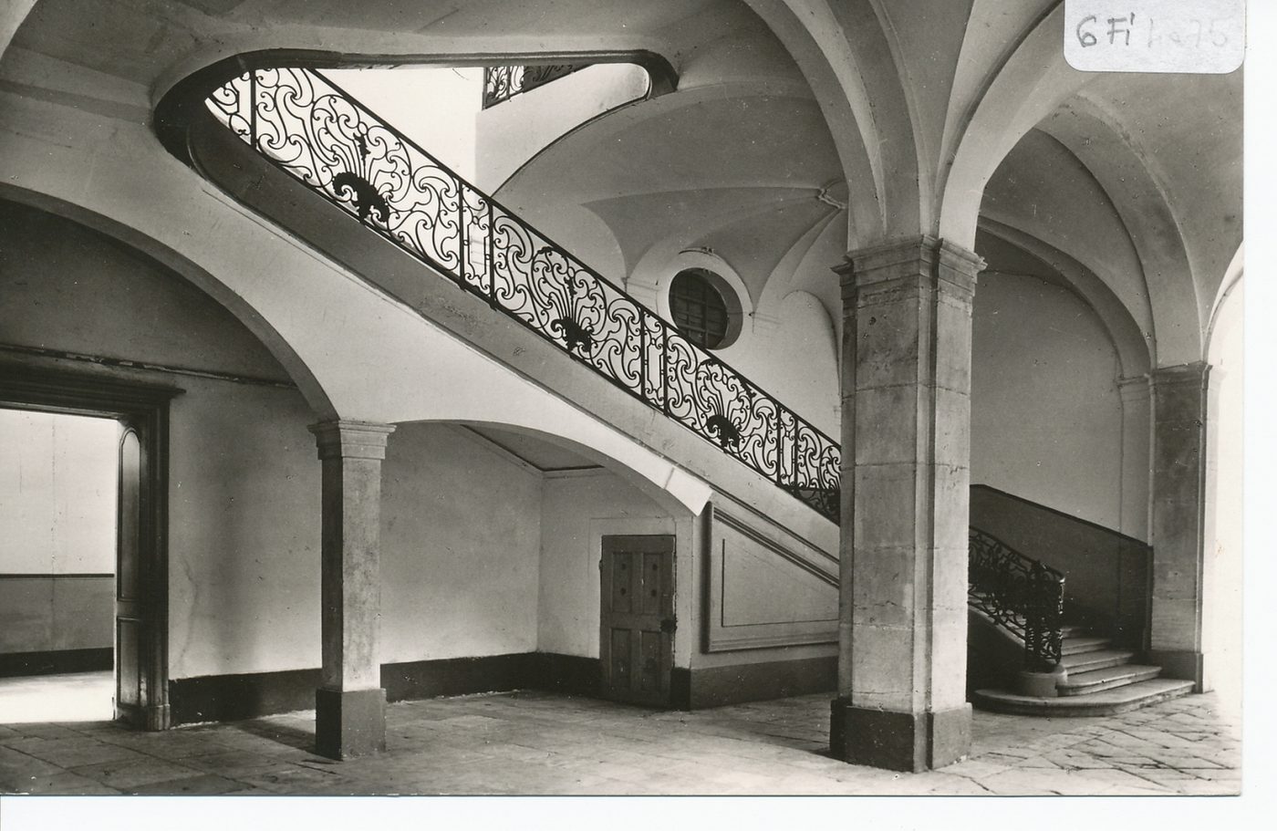 Cluny. Escalier dans les bâtiments du XVIIIe s.