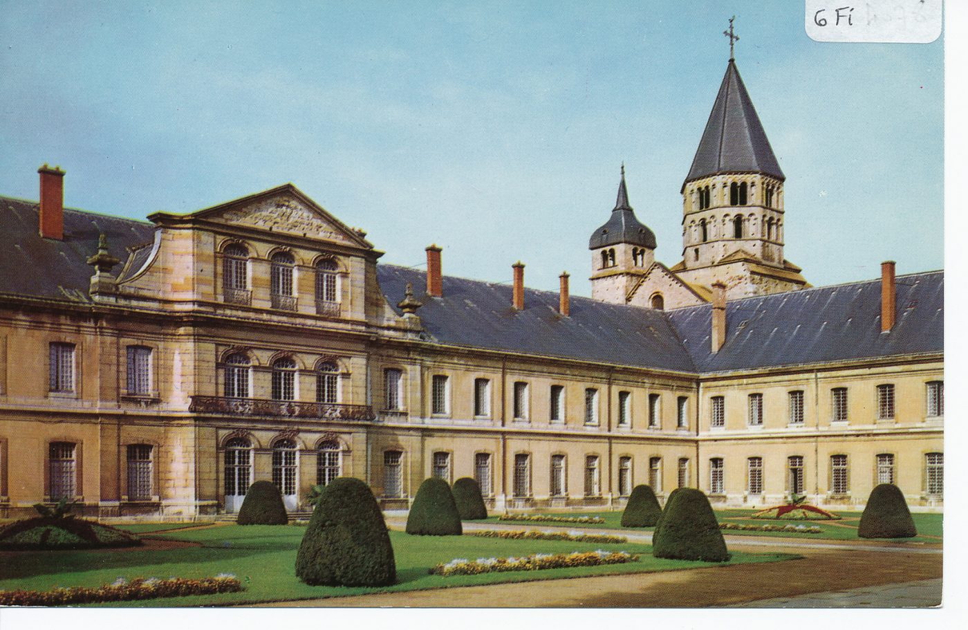Abbaye de Cluny. Bâtiments du XVIIIe s. et clocher de l'Eau Bénite.