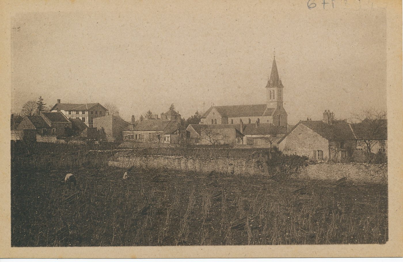 Dracy-le-Fort. Vue générale.