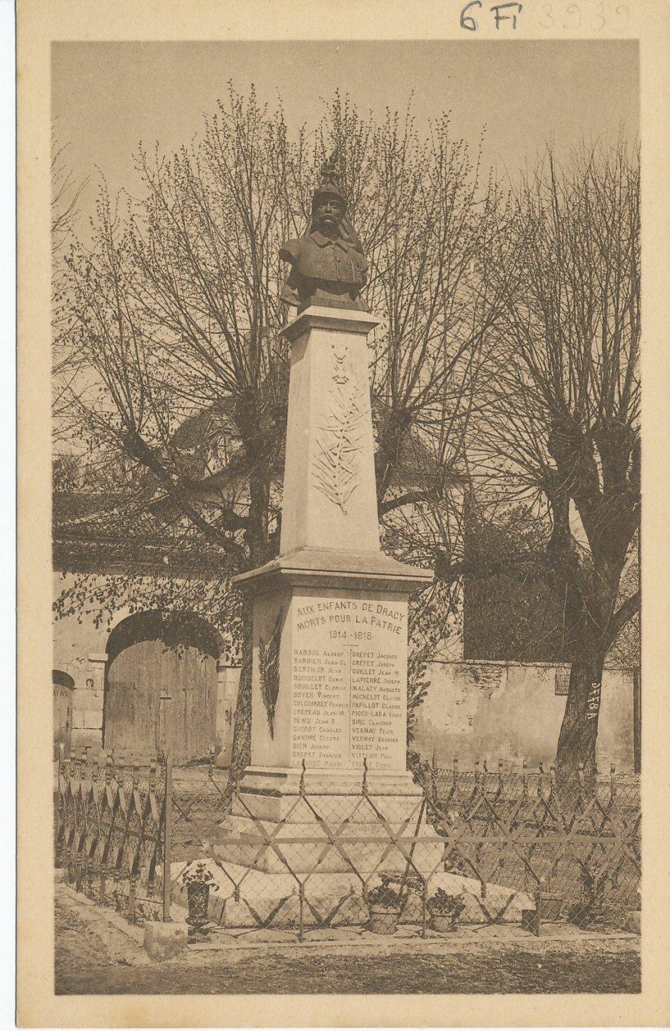 Dracy-le-Fort. Monument aux morts.