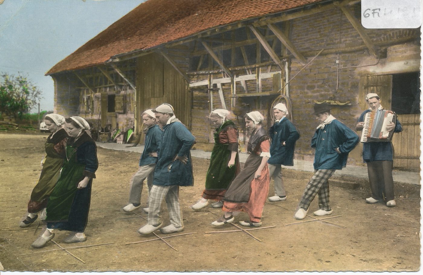 Groupe régionaliste bressan de Louhans. Rigodon su dox bâtons mis en croaix ou danse des 4 pertüs.