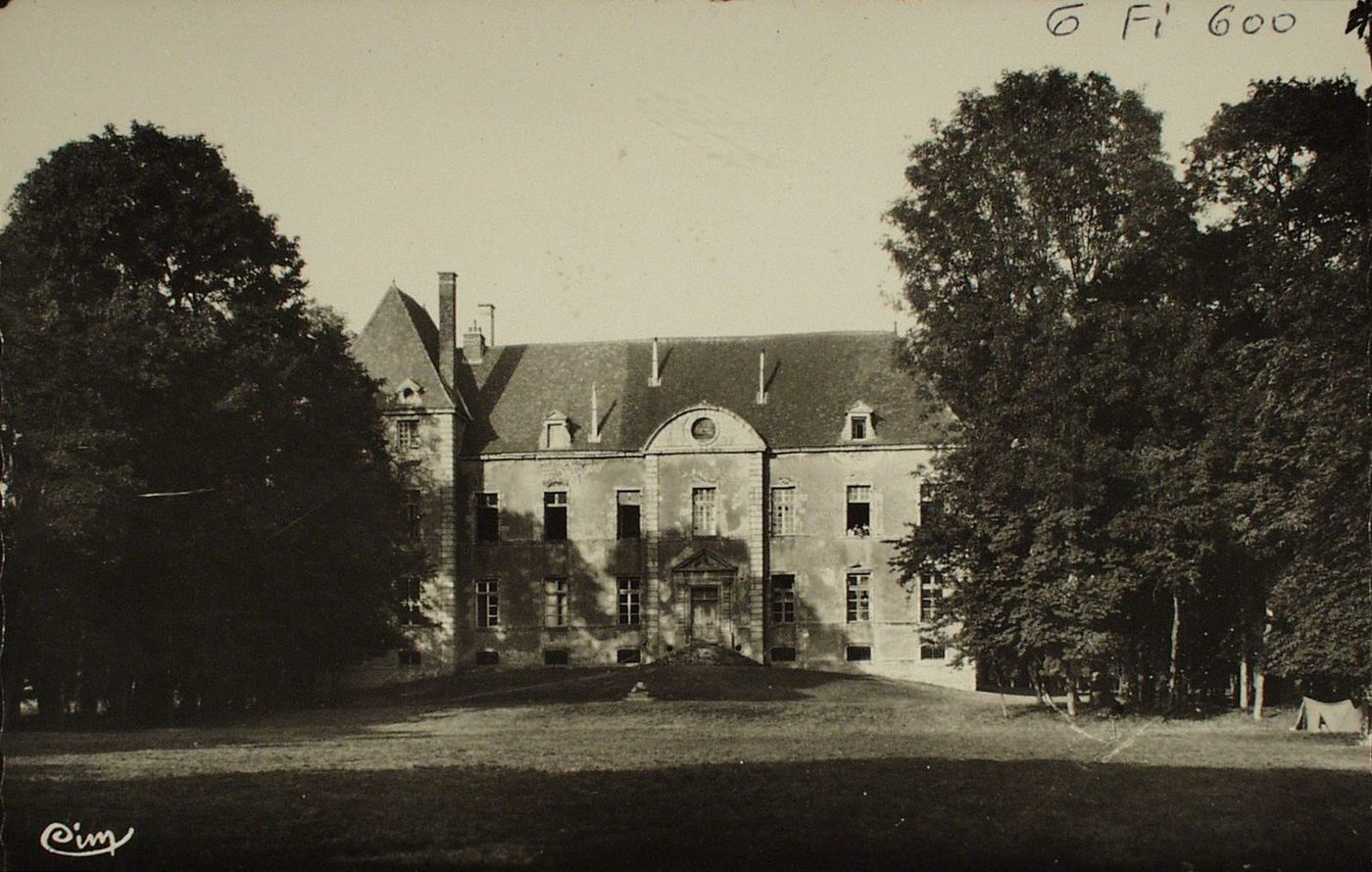 Le Breuil. Le château (XVIIe siècle).