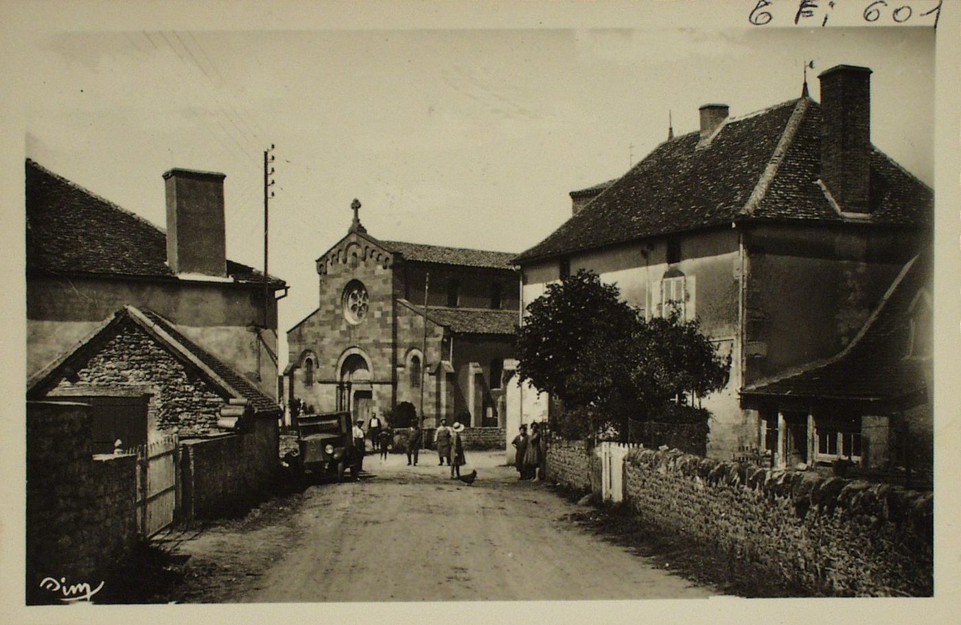 Briant. Le bourg.