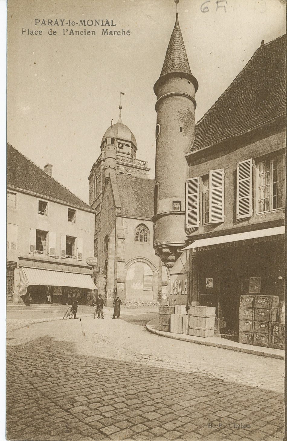 Paray-le-Monial. Place de l'ancien marché.