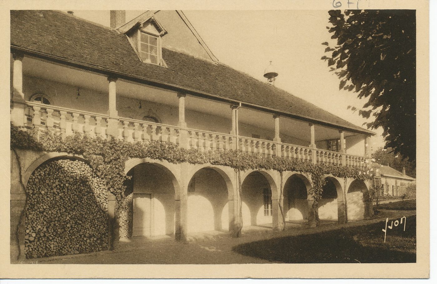 Paray-le-Monial. Monastère de la Visitation. Corps de logis où se trouvait le noviciat du temps de sainte Marguerite-Marie Alacoque.