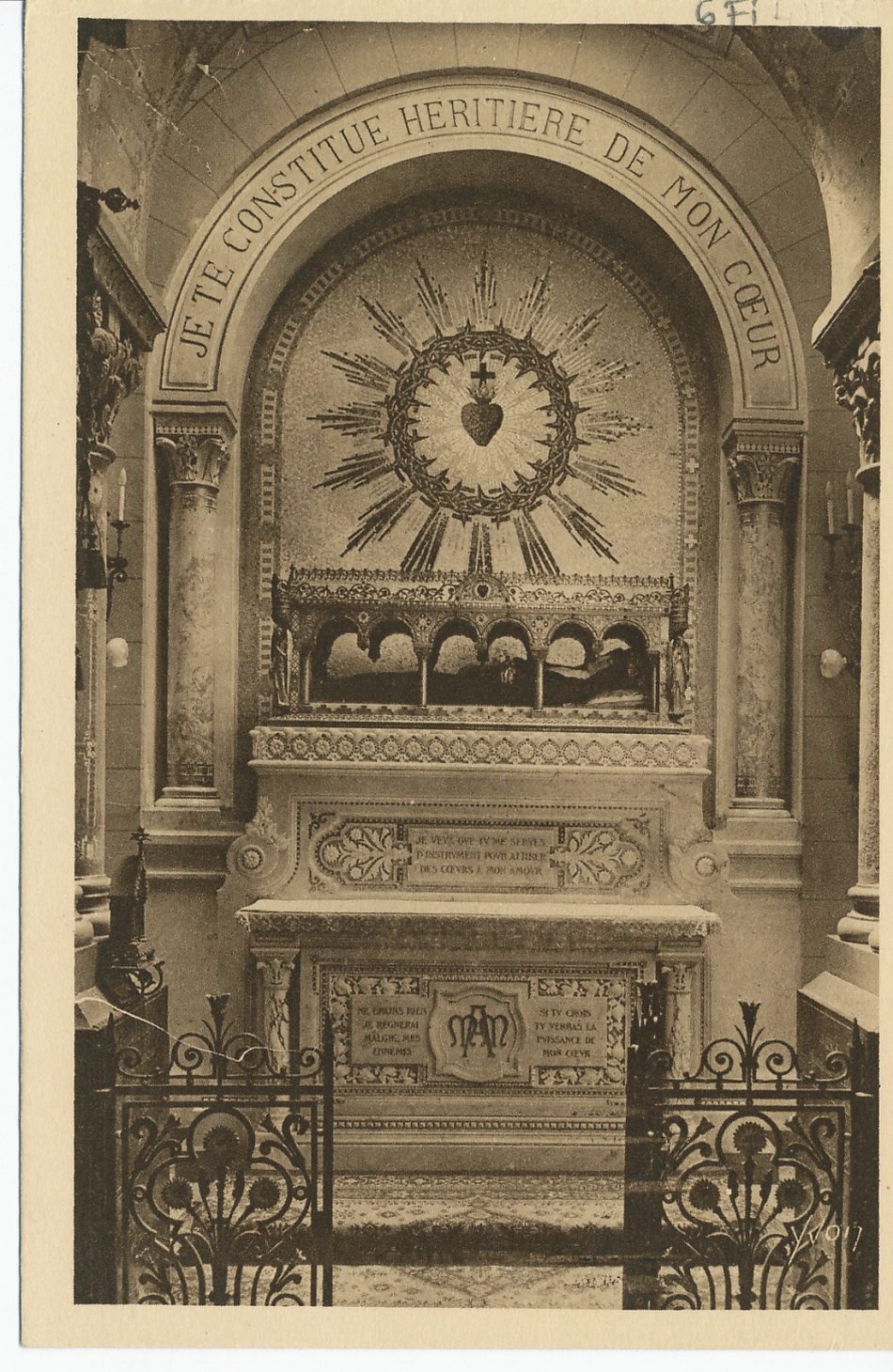 La douce France. Paray-le-Monial. Monastère de la Visitation. Chapelle où repose la châsse de sainte Marguerite-Marie Alacoque.