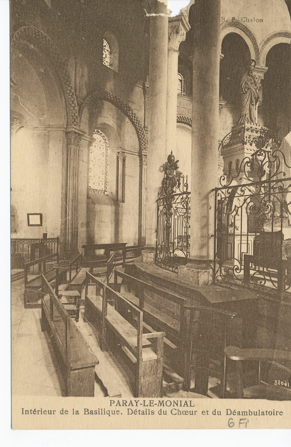 Paray-le-Monial. Intérieur de la basilique. Détails du choeur et du déambulatoire.