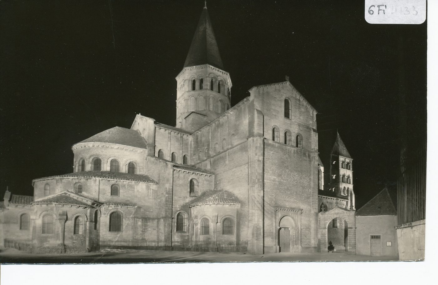 Paray-le-Monial. Basilique (XIe s. - XIIe s.).