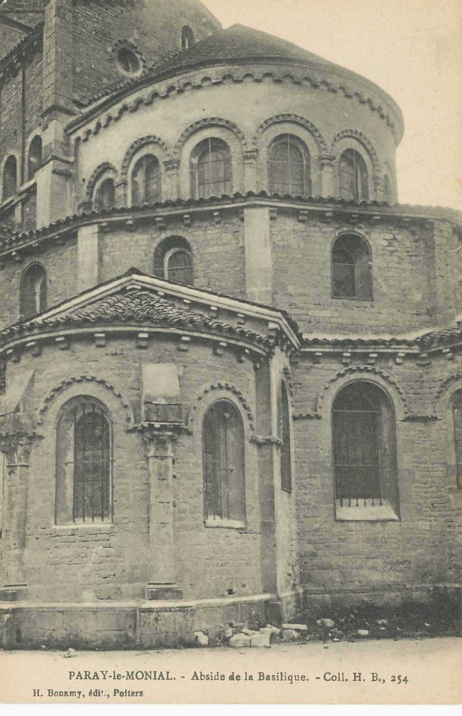 Paray-le-Monial. Abside de la basilique.