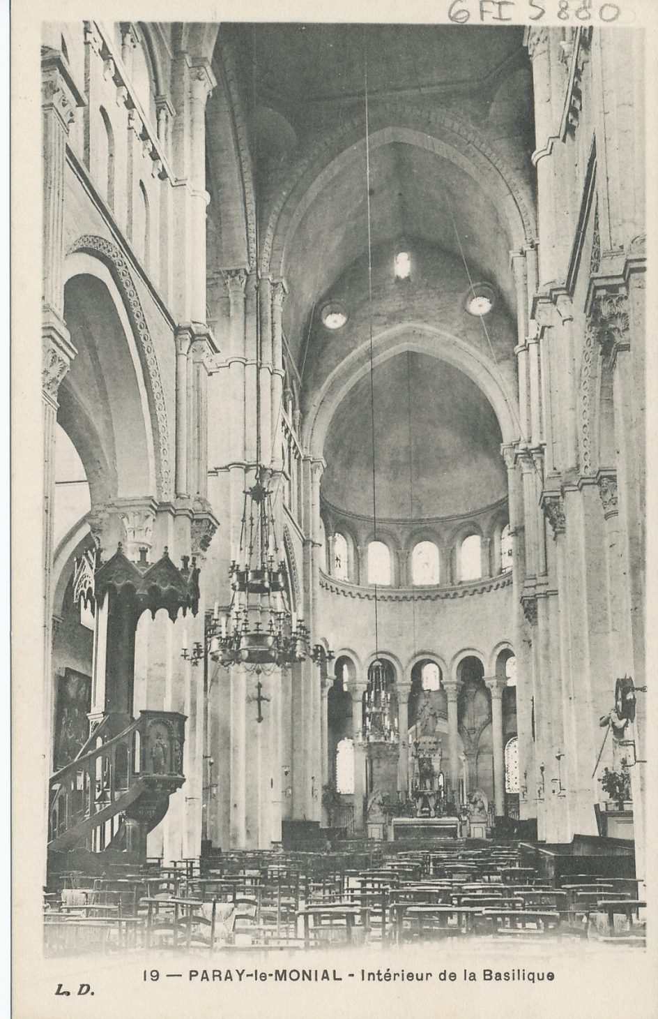 Paray-le-Monial. Intérieur de la basilique.