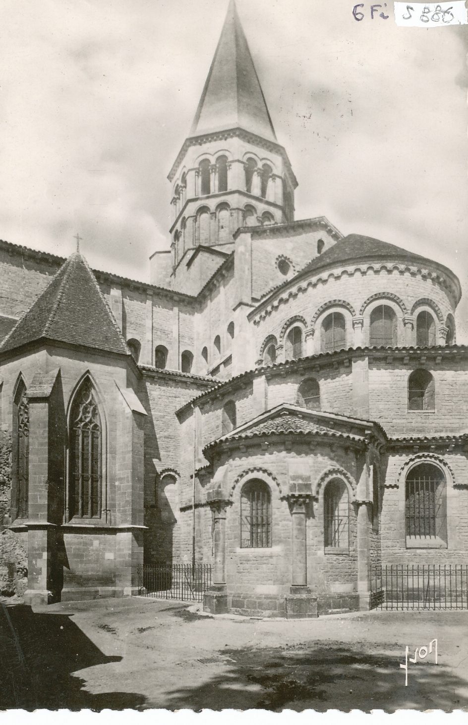 Paray-le-Monial. La basilique du Sacré-Coeur.