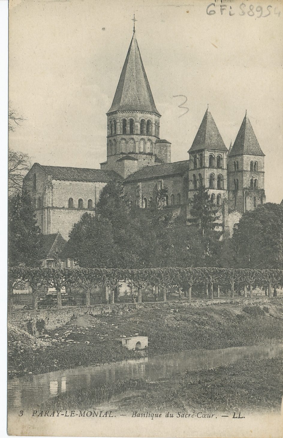 Paray-le-Monial. Basilique du Sacré-Coeur.