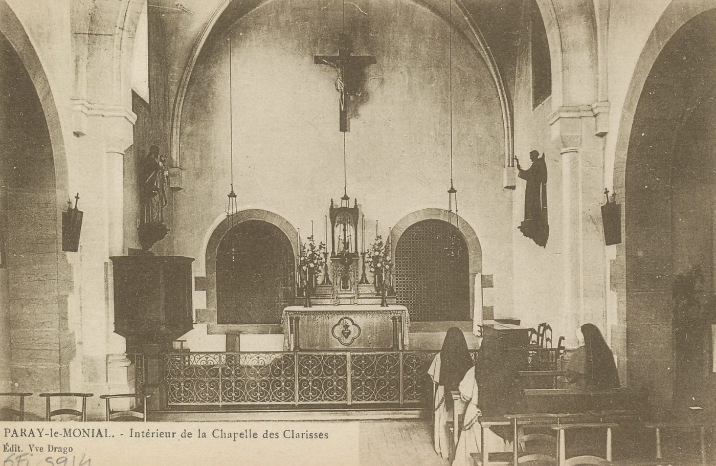 Paray-le-Monial. Intérieur de la chapelle des Clarisses.