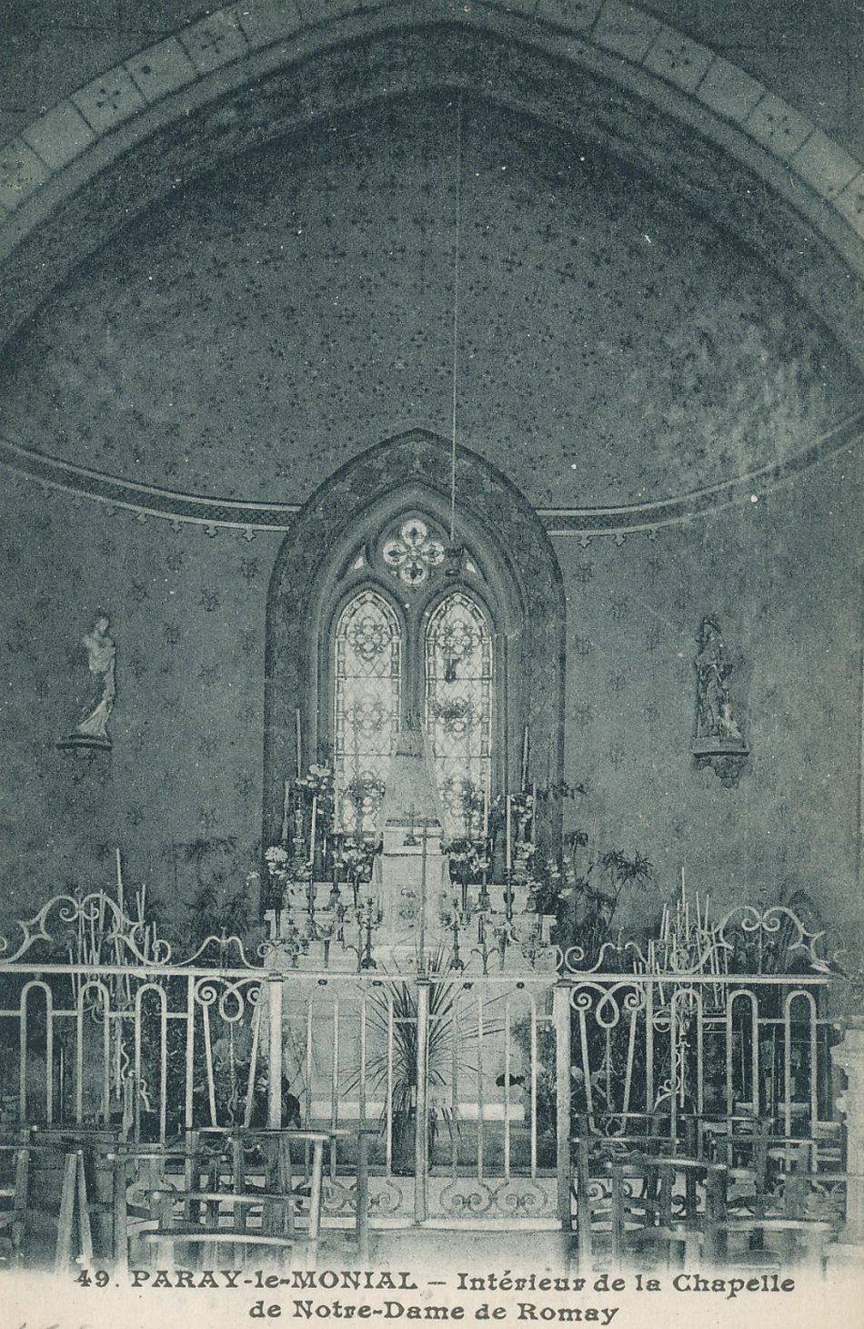 Paray-le-Monial. Intérieur de la chapelle de Notre-Dame de Romay.