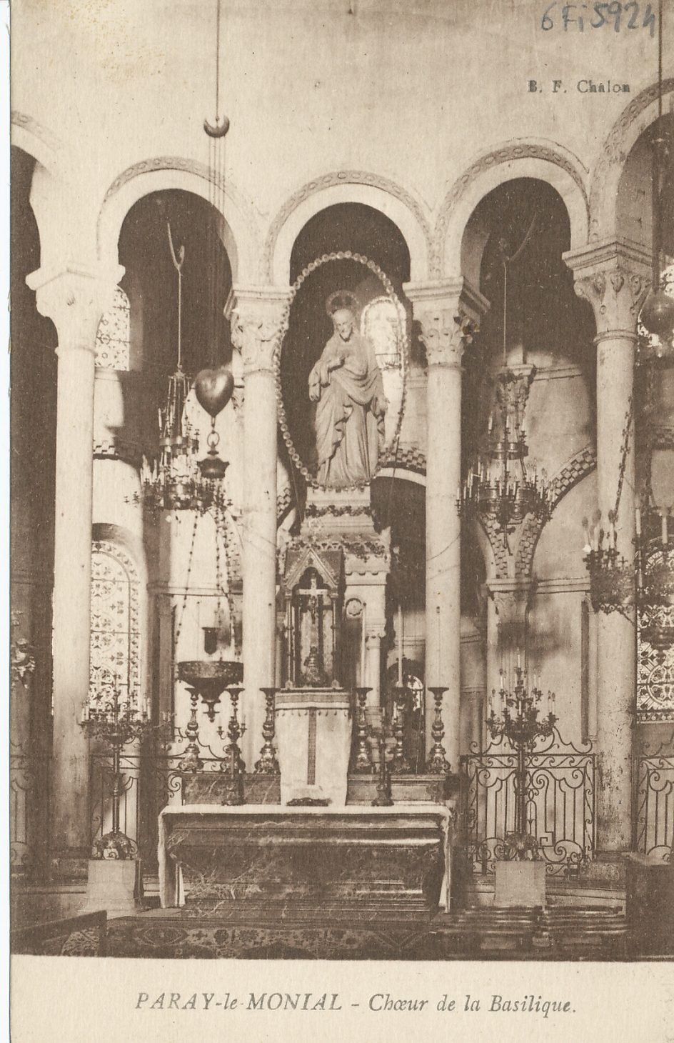 Paray-le-Monial. Choeur de la basilique.